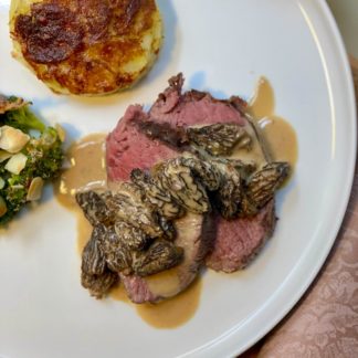 Chateaubriand an Morchelsauce mit Kartoffelgratin und Broccoliroeschen