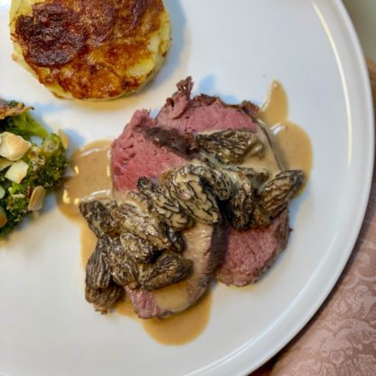 Chateaubriand an Morchelsauce mit Kartoffelgratin und Broccoliroeschen