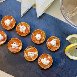 Croustades mit geräuchertem Lachs und Crème Fraîche